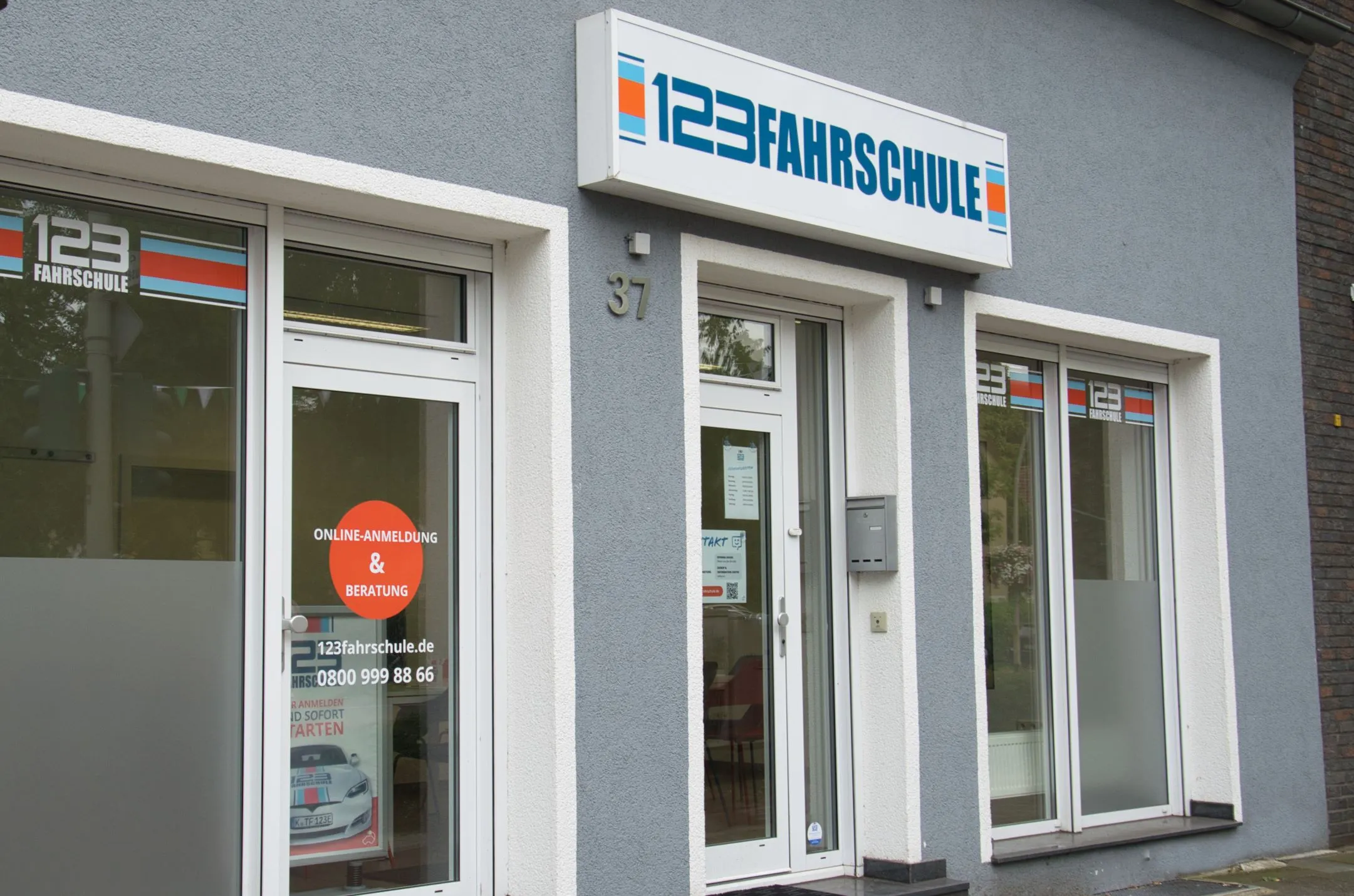 Filiale der 123 Fahrschule von außen